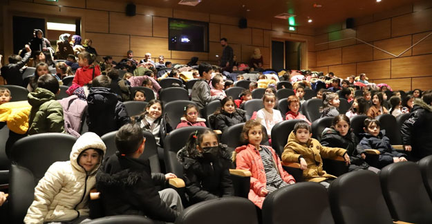 Bayburt'ta öğrencilere sinema gösterimi