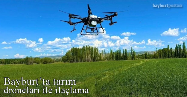 Bayburt'ta tarım droneları ile ilaçlama