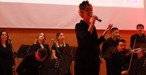 Bayburt'ta müzik öğretmenlerinden Türk Halk Müziği konseri 